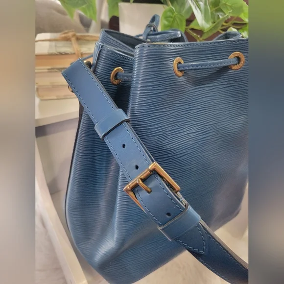 Authentic Vintage Louis Vuitton Blue Epi Bucket Noe - Picture 5 of 16